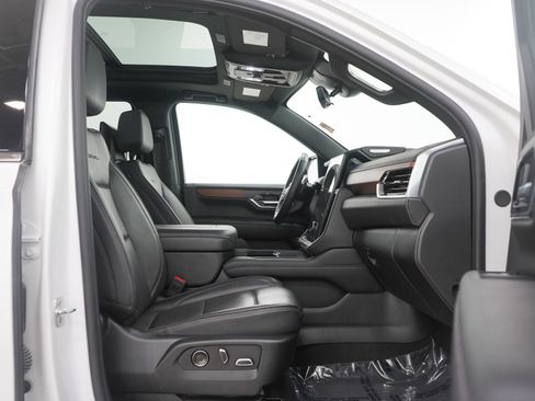 Used 2025 GMC Yukon Denali w/ Denali Reserve Package image 14