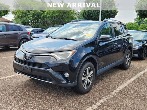 Used 2018 Toyota RAV4 XLE AWD/4WD image 1