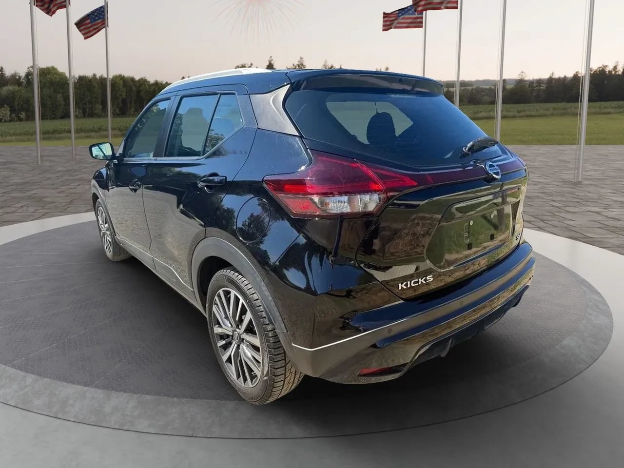 Used 2021 Nissan Kicks SV FWD image 3