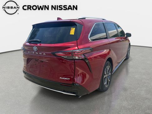 Used 2025 Toyota Sienna Platinum AWD/4WD image 7