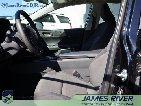 Used 2025 Toyota Camry LE image 22