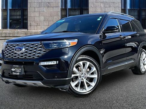 Certified 2021 Ford Explorer Platinum w/ Equipment Group 601A image 2