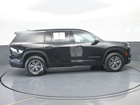 Used 2024 Chevrolet Traverse LS FWD image 7