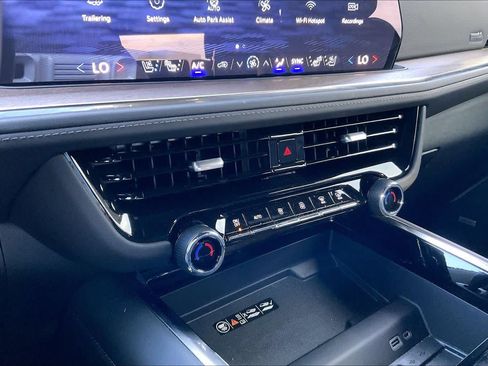 Used 2026 Chevrolet Tahoe High Country AWD/4WD image 34