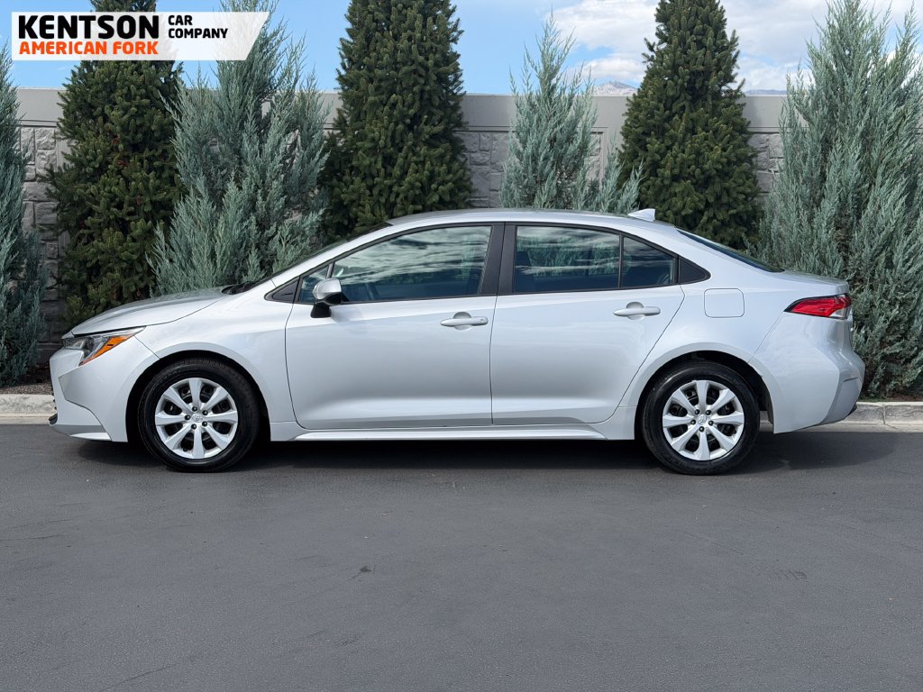 Used 2025 Toyota Corolla LE FWD image 4