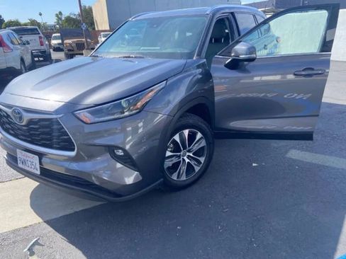 Used 2021 Toyota Highlander XLE image 21