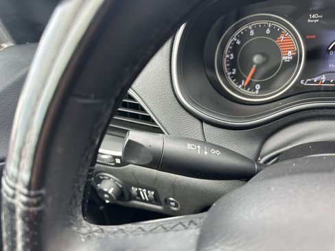 Used 2019 Jeep Cherokee Trailhawk w/ Comfort/Convenience Group AWD/4WD image 22