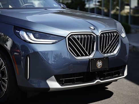 Certified 2025 BMW X3 xDrive30 w/ Premium Package AWD/4WD image 2