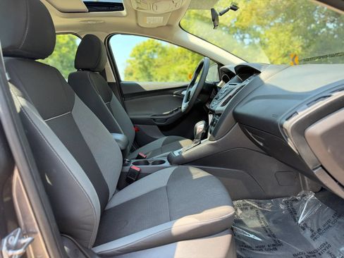 Used 2014 Ford Focus SE FWD image 20