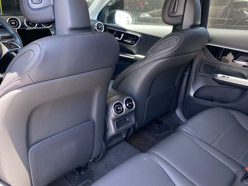Used 2025 Mercedes-Benz GLC 350e 4MATIC image 11