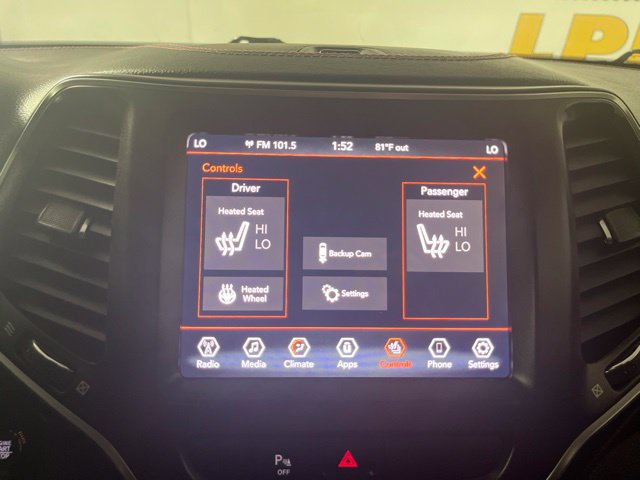 Used 2019 Jeep Cherokee Trailhawk w/ Comfort/Convenience Group AWD/4WD image 30