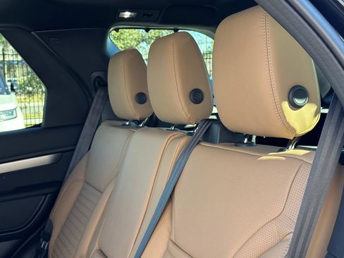 New 2025 Land Rover Discovery Dynamic SE image 14