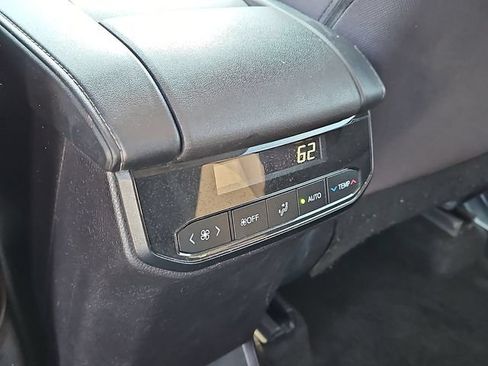 Used 2023 Toyota Highlander L AWD/4WD image 11