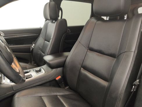 Used 2018 Jeep Grand Cherokee Limited AWD/4WD image 17