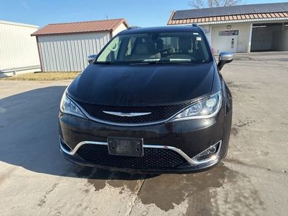 Used 2018 Chrysler Pacifica Limited w/ Tire & Wheel Group