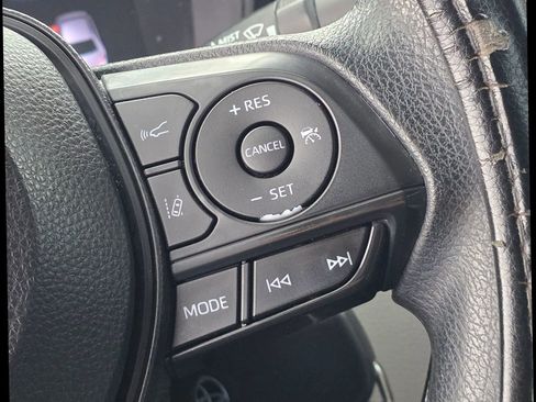 Used 2020 Toyota Corolla LE image 19