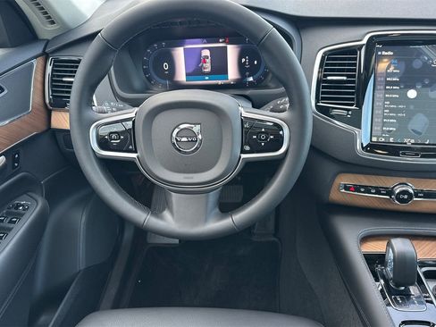 Certified 2025 Volvo XC90 B6 Plus w/ Protection Package Premier image 14