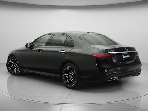Used 2022 Mercedes-Benz E 350 Sedan image 2