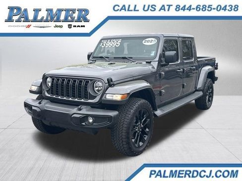 Used 2025 Jeep Gladiator Sport image 1