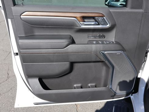 Certified 2025 Chevrolet Silverado 1500 High Country w/ Technology Package image 18