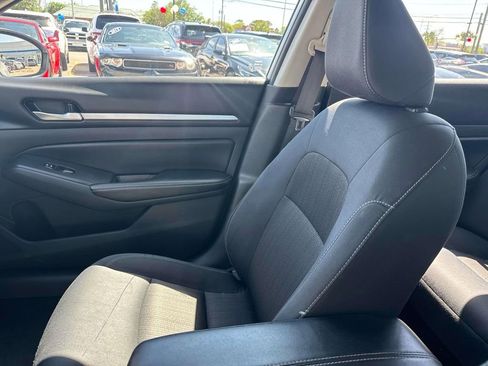 Used 2022 Nissan Altima 2.5 SV AWD/4WD image 15