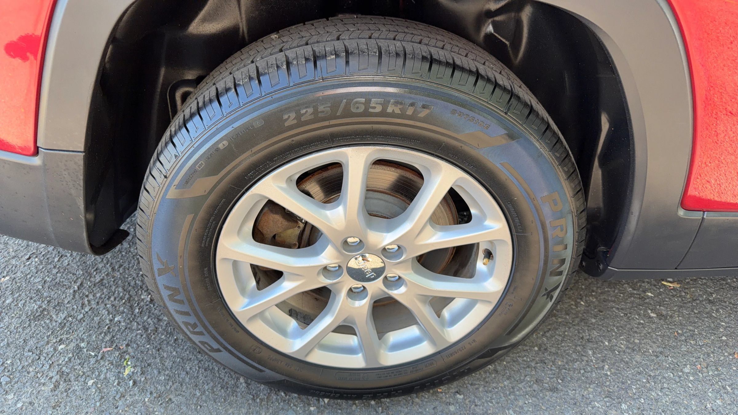 Used 2014 Jeep Cherokee Latitude w/ Cold Weather Group AWD/4WD image 11