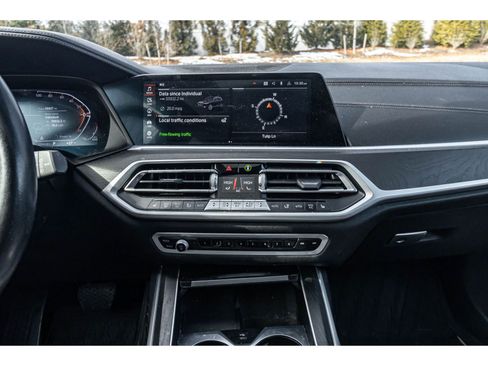 Used 2022 BMW X7 xDrive40i w/ Premium Package image 17