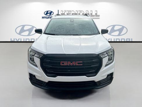Used 2022 GMC Terrain SLT w/ Elevation Edition FWD image 2