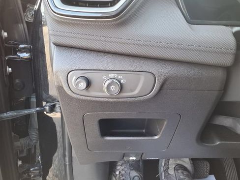 Used 2025 Chevrolet TrailBlazer LT AWD/4WD image 36