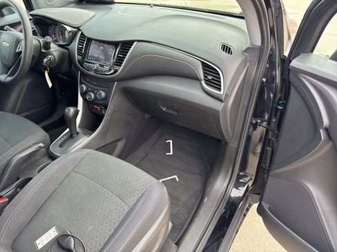 Used 2020 Chevrolet Trax LS FWD image 9