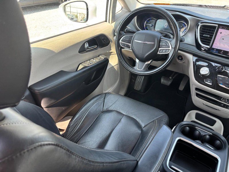 Used 2022 Chrysler Pacifica Touring-L FWD image 15
