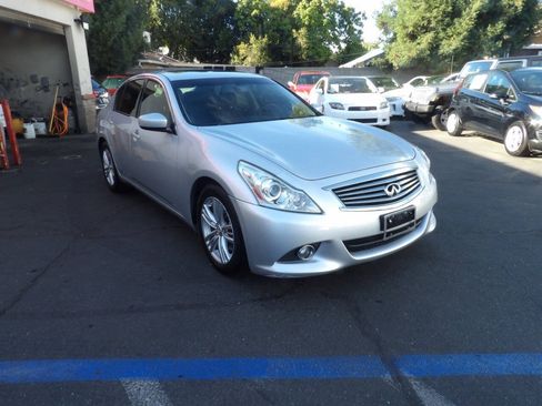 Used 2013 INFINITI G37 Journey w/ Premium Pkg RWD image 2
