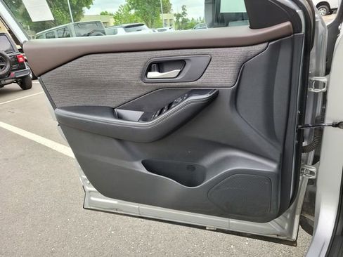 Used 2023 Nissan Rogue SV FWD image 27