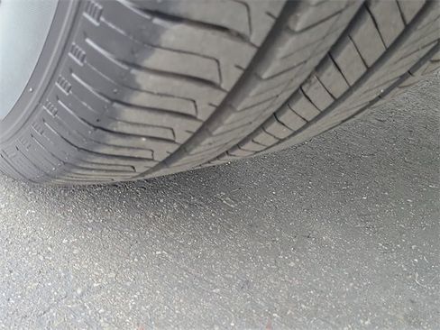 Used 2025 Ford Explorer Active image 34