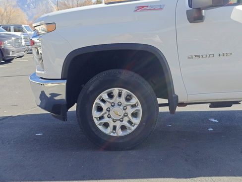 Used 2023 Chevrolet Silverado 3500 LT w/ Convenience Package image 32