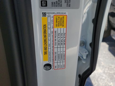 Used 2024 GMC Yukon Denali RWD image 33