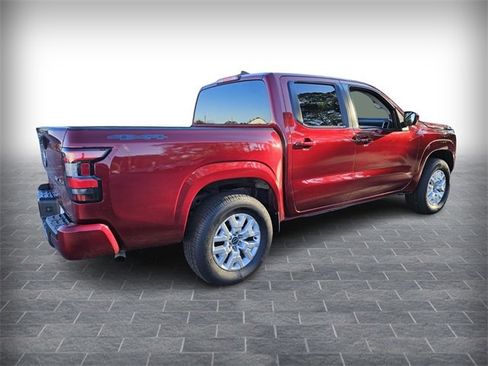 Used 2023 Nissan Frontier SV image 5