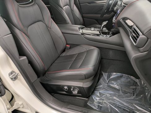 Used 2024 Maserati Levante GT Ultima image 28