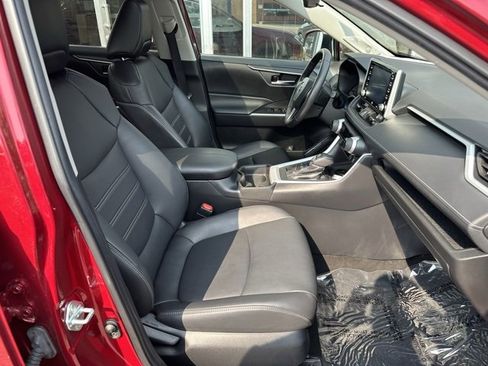 Used 2021 Toyota RAV4 XLE Premium image 12