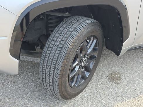 Used 2024 Toyota Tundra Platinum AWD/4WD image 33