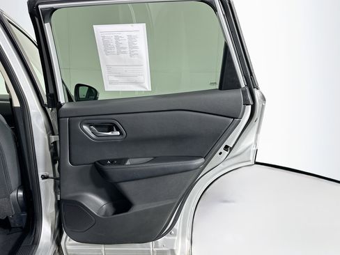 Used 2025 Nissan Rogue SV image 31