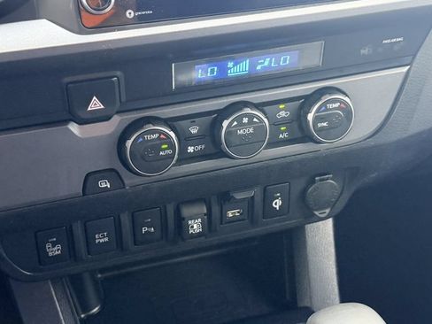 Used 2022 Toyota Tacoma TRD Sport w/ Technology Package RWD image 17