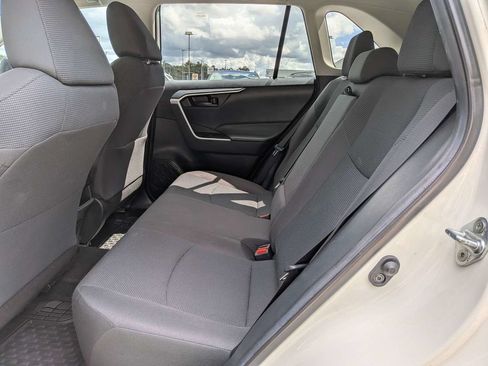 Used 2021 Toyota RAV4 LE FWD image 15