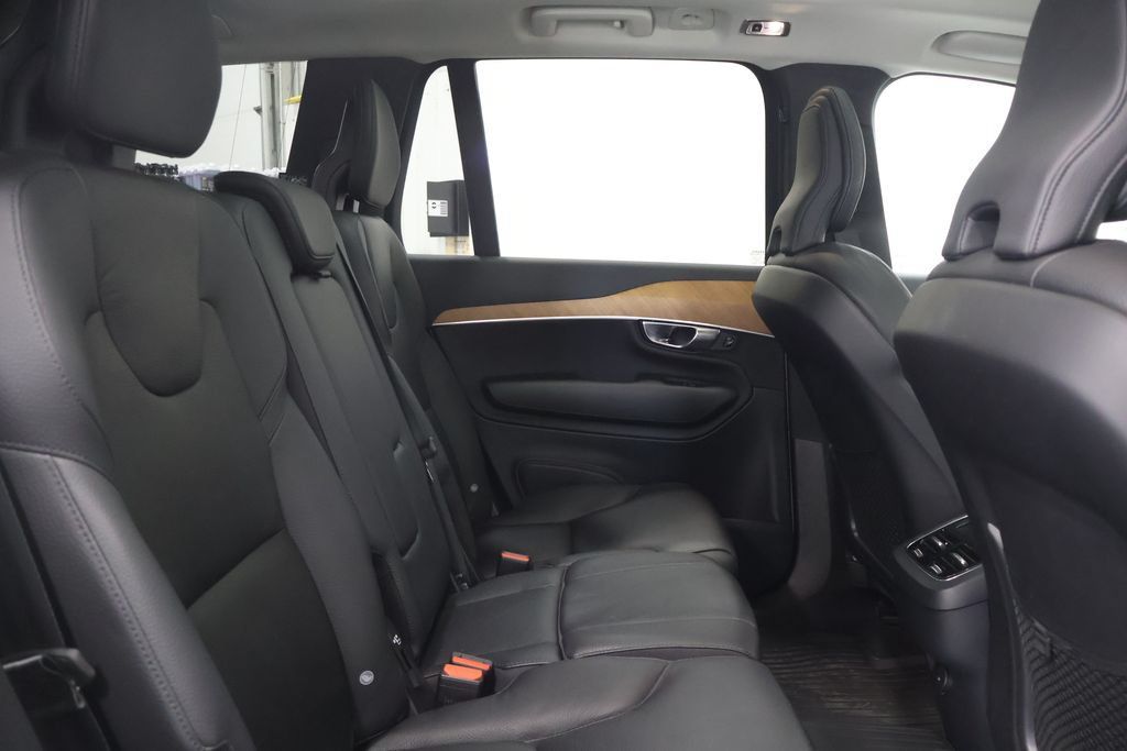 Used 2022 Volvo XC90 T6 Momentum w/ Advanced Package AWD/4WD image 24