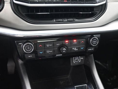 Used 2022 Jeep Compass Limited w/ Sun and Sound Group AWD/4WD image 19
