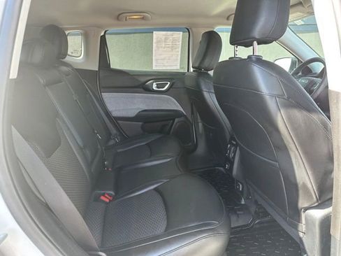 Used 2022 Jeep Compass Latitude AWD/4WD image 10