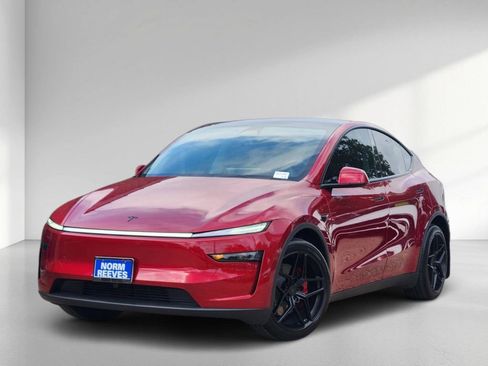 Used 2026 Tesla Model Y 2WD image 1