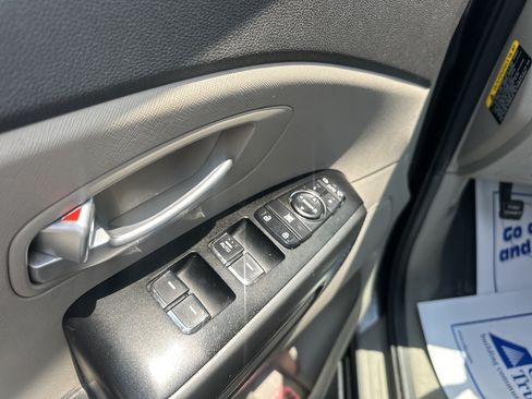 Used 2017 Kia Sedona LX w/ LX Essentials Premium Package FWD image 7