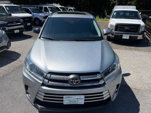Used 2017 Toyota Highlander Limited AWD/4WD image 9