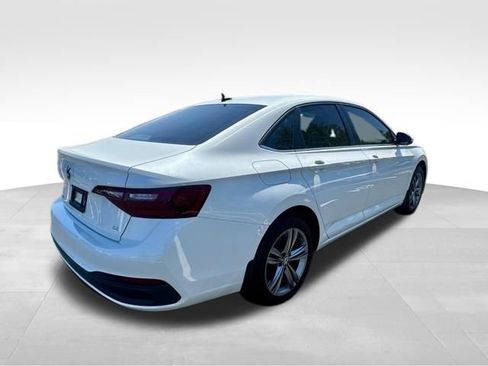 Used 2024 Volkswagen Jetta SE FWD image 7